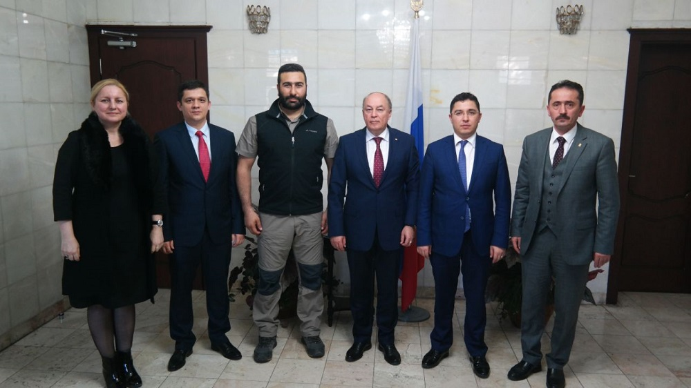 Trabzon Rus Baş Konsolosu Vali Yardımcımız Ayhan Terzi, İl Müdürümüz Cemal ALMAZ Trabzon Rus Baş Konsolosu Vali Yardımcımız Ayhan Terzi, İl Müdürümüz Cemal ALMAZ