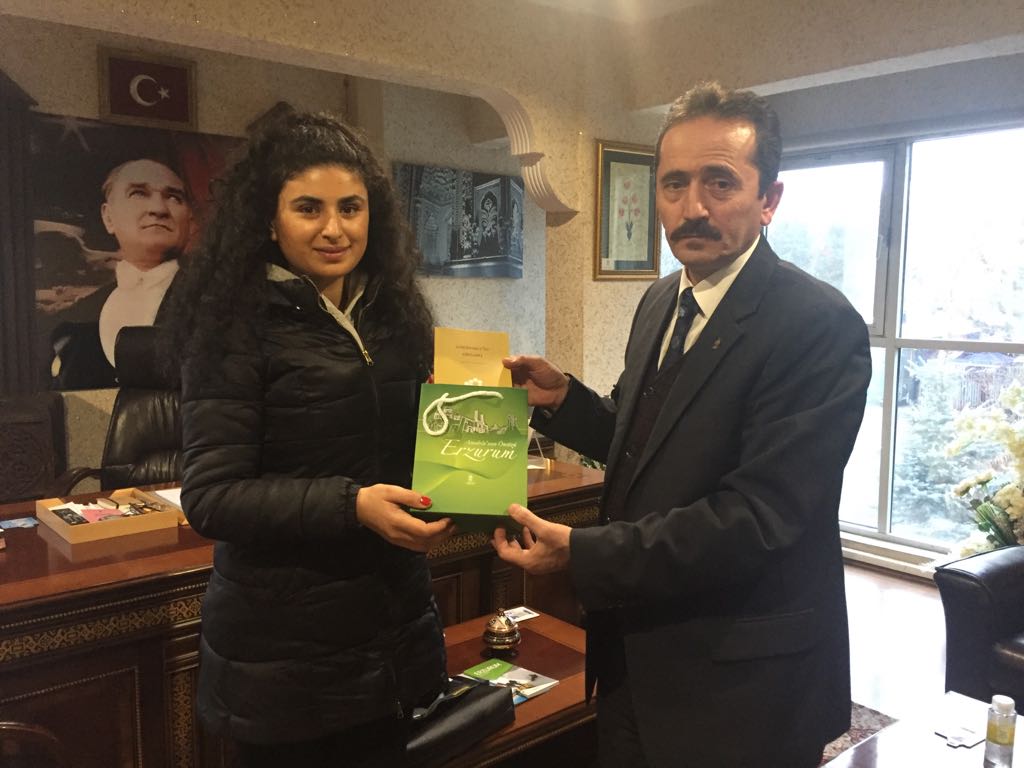 Her Misafirimize Bir Kitap Her Misafirimize Bir Kitap